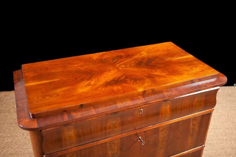 19th Century North German Biedermeier Chest of Drawers in Bookmatched Mahogany, circa 1840