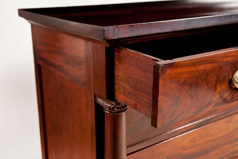 Neo-Classical Philadelphia Federal Chest of Drawers, American, circa 1815 In Good Condition In Miami, FL