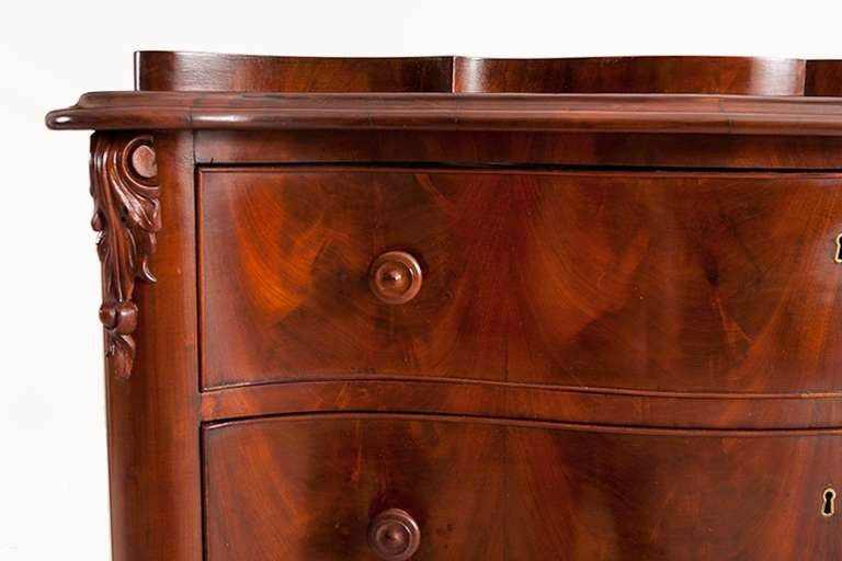 Polished Antique Rococo-Style Chest of Drawers in Figured Mahogany w/ Serpentine-Front  For Sale