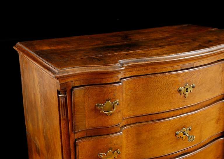 18th Century and Earlier 18th Century Danish Baroque Block Front Chest of Drawers in Oak, circa 1730 For Sale
