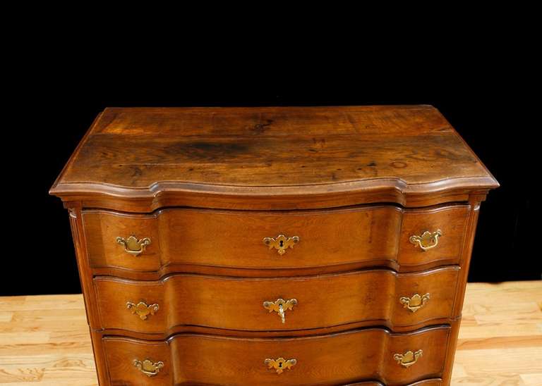 18th Century Danish Baroque Block Front Chest of Drawers in Oak, circa 1730 For Sale 5