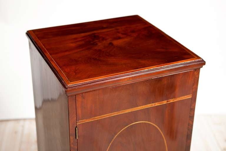 Paire d'armoires à piédestal de style Régence anglaise, vers 1820