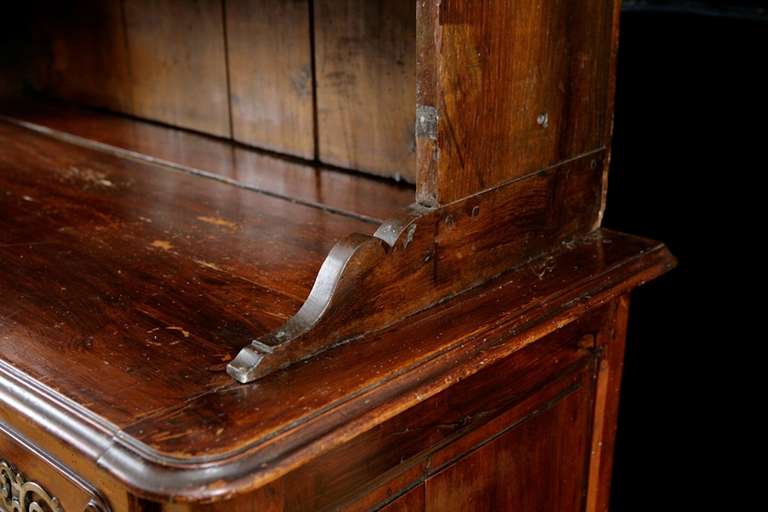 18th Century Period Louis XV Cupboard in Walnut with Dish Rack, France, c. 1750 3