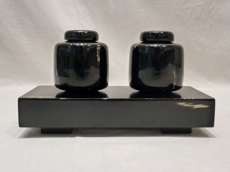 Set of Japanese Mid-Century Ginger Jars and Tray In Good Condition For Sale In Northbrook, IL