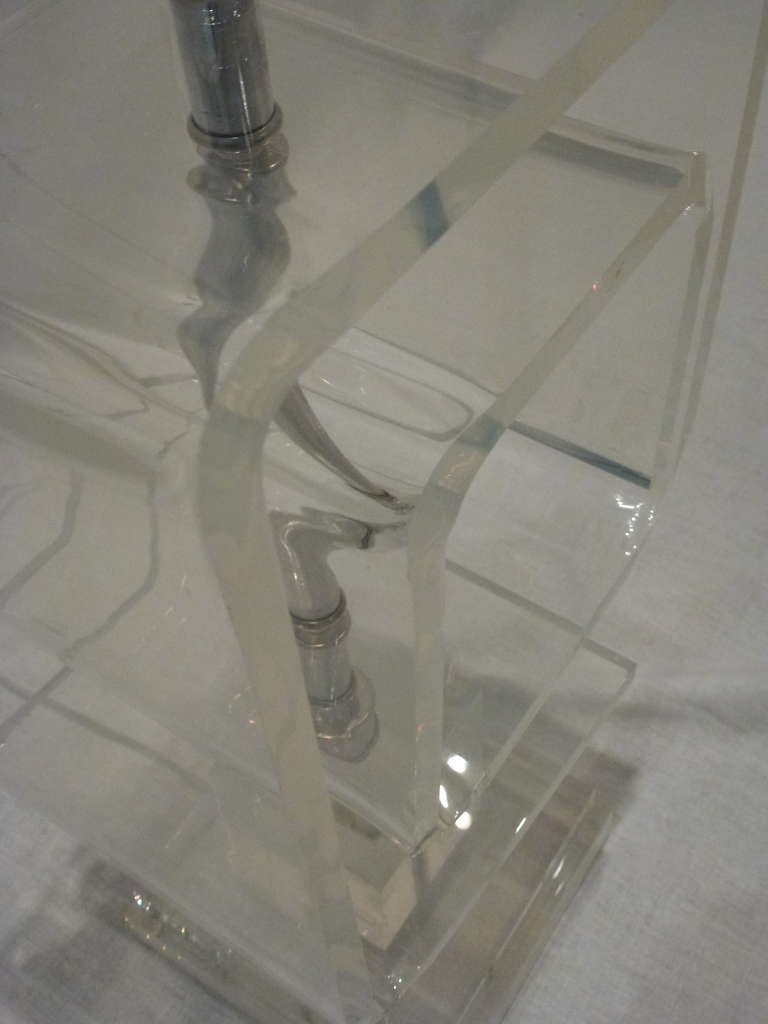 Pair of Les Prismatiques Lucite Lamps In Excellent Condition For Sale In Northbrook, IL