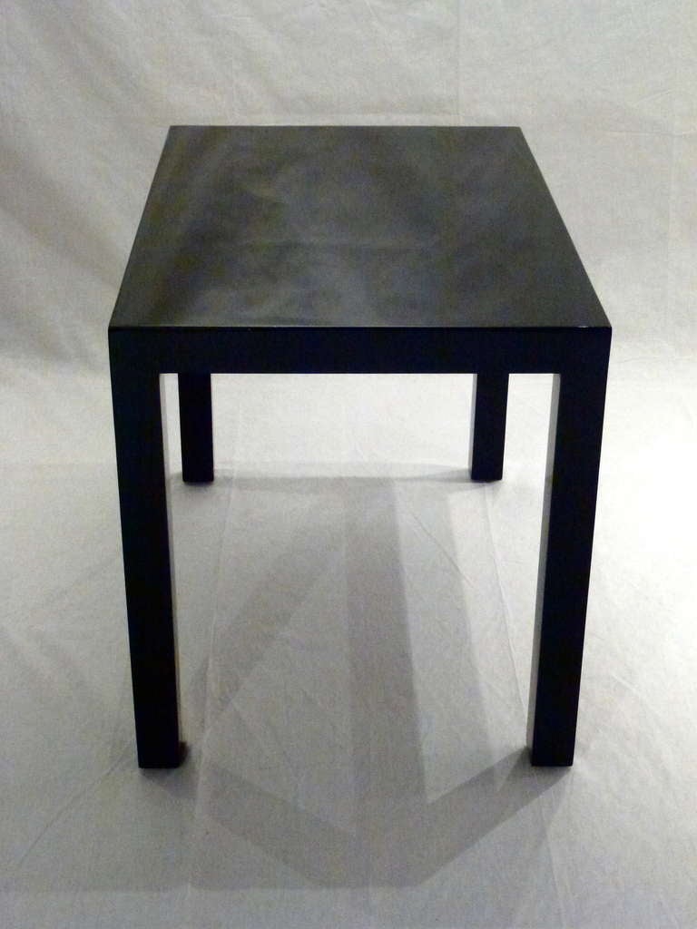Pair of Black Lacquered Parsons Style Side Tables In Excellent Condition For Sale In Northbrook, IL