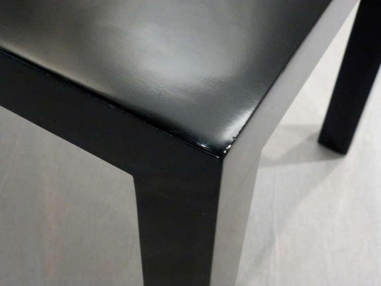 Mid-20th Century Pair of Black Lacquered Parsons Style Side Tables For Sale