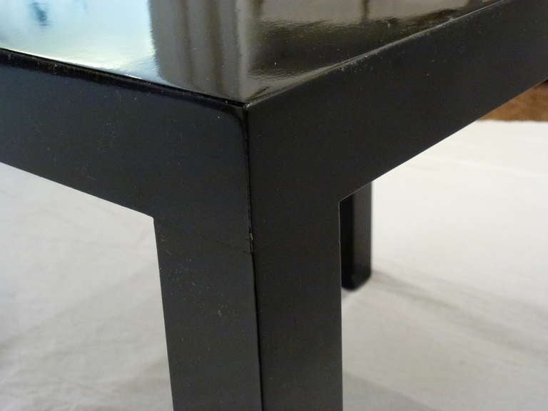 Pair of Black Lacquered Parsons Style Side Tables For Sale 1