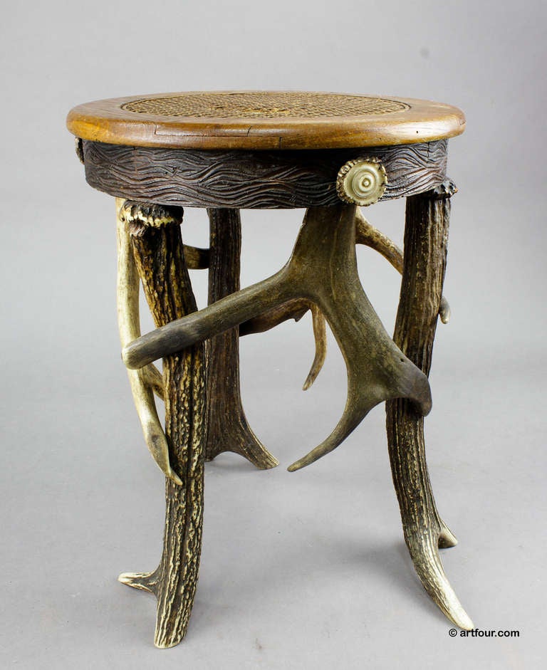 Antiguo taburete de asta rústica Black Forest Ca. 1900