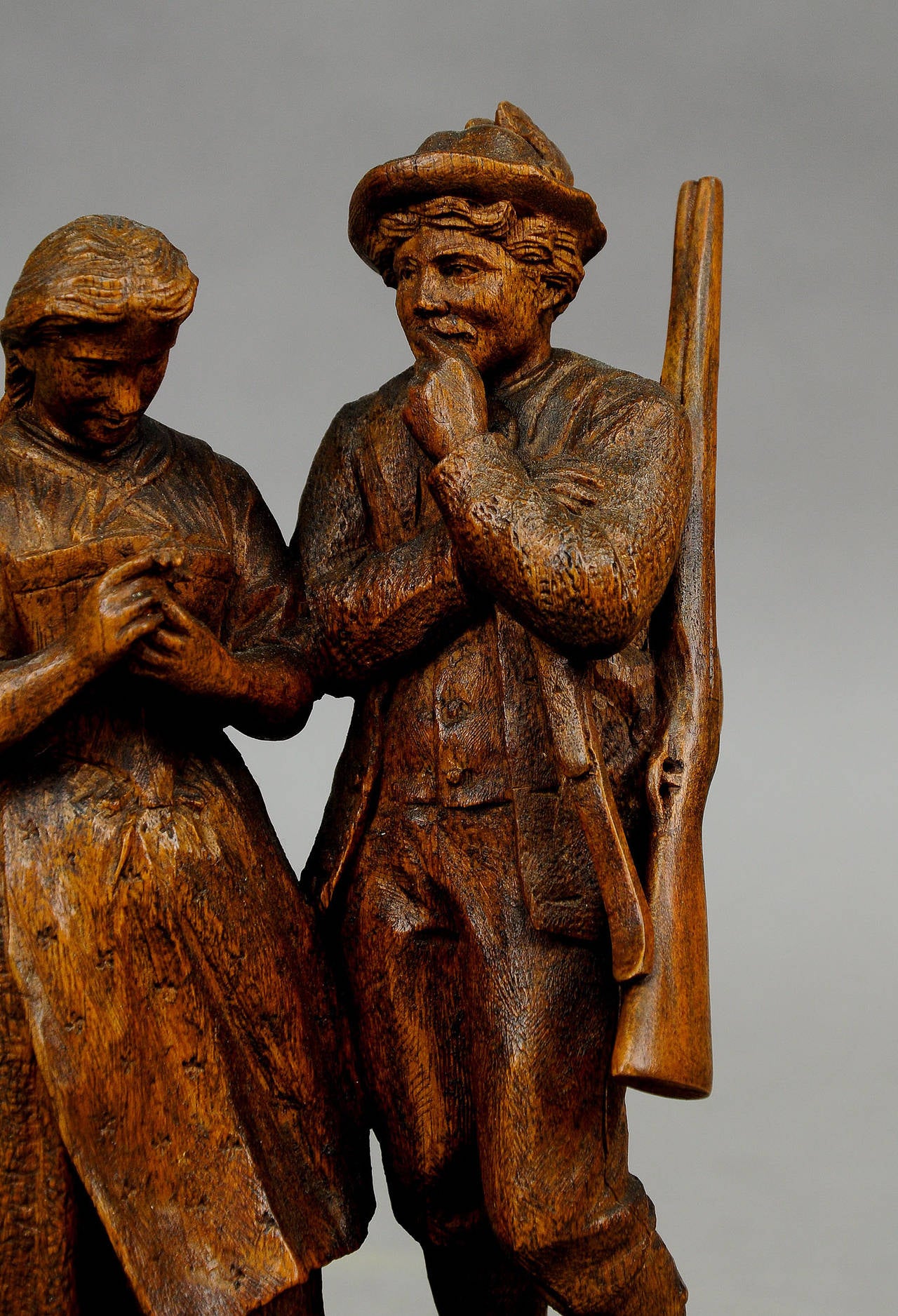 Great Carved Wood Hunter with Maid, Swiss Brienz In Excellent Condition In Berghuelen, DE