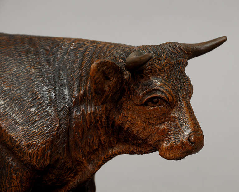 Large Carved Wood Cow, Swiss Brienz, circa 1900 In Excellent Condition In Berghuelen, DE