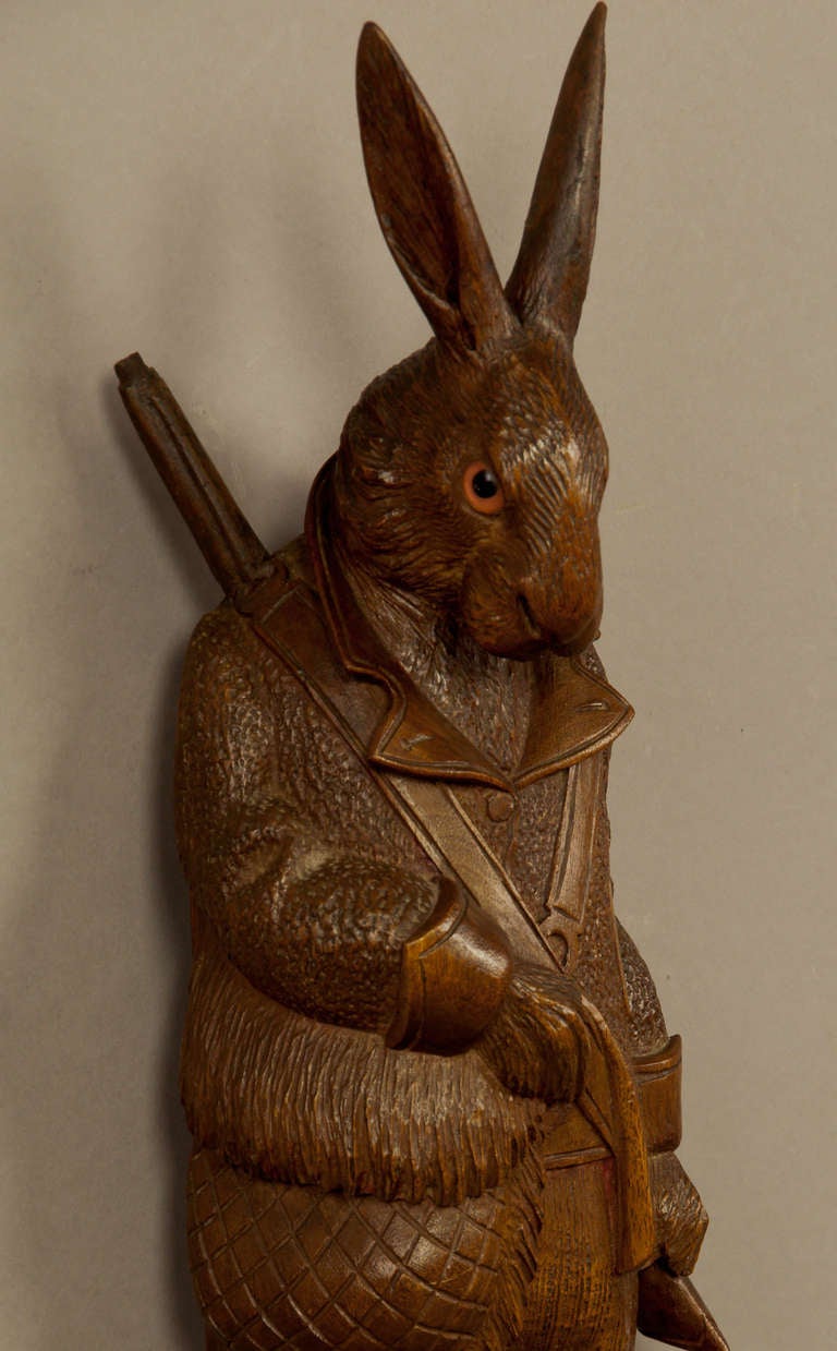 Antique Black Forest Carved Wood Hare Coat Hook With Music, Swiss Brienz In Excellent Condition In Berghuelen, DE