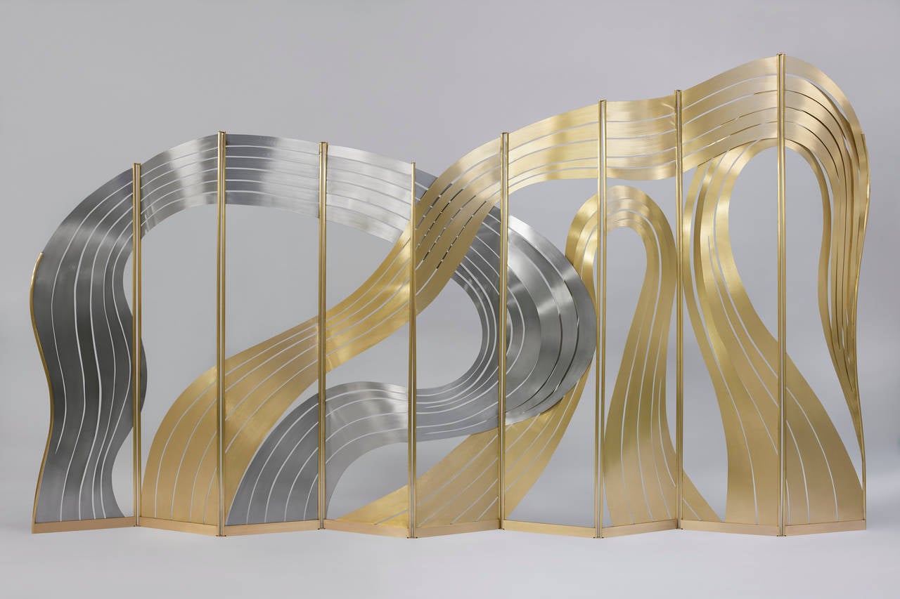 A masterpiece of design and craftsmanship, Taher’s Chemirik’s ‘Calligraphie III’ is his first screen to mix brass and steel and the latest addition to the ‘Interior Treasures’ (‘Bijoux d’Intérieur’) collection. The piece alternates empty and