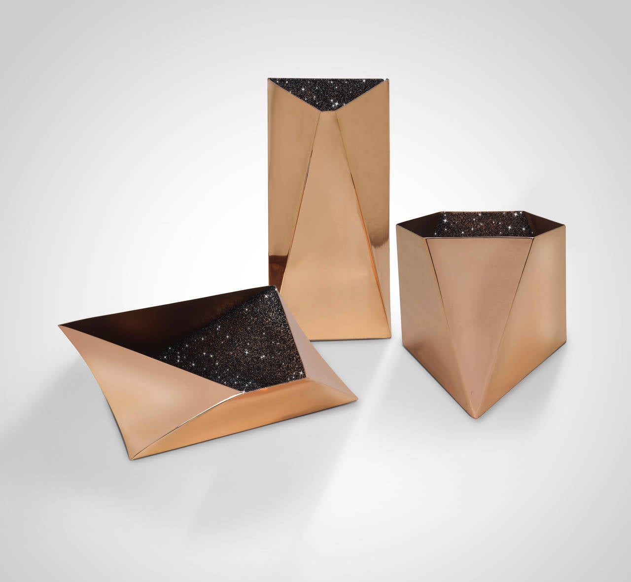 A stunning piece of art, star is a set of three vessels in copper and Swarovski Elements black crystals designed by British architect David Adjaye. One of the world’s leading architects of his generation, Adjaye was chosen to design the Smithsonian