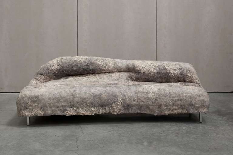‘SeeJo So II‘ is a unique hand-made sofa produced in Nuno felt and combining hand-woven wool, linen and silk fibres. Surprisingly comfortable and soft to the touch, ‘SeeJo So II‘ resembles an animal, as well as a rocky surface. This unusual and