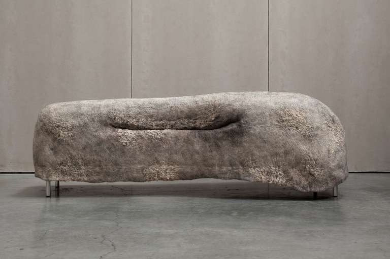 'SeeJo So II' hand-made sofa in soft Nuno felt by Ayala Serfaty In Excellent Condition In Paris, FR
