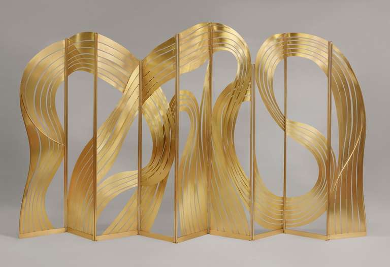 A masterpiece of design and craftsmanship, Taher’s Chemirik’s ‘Calligraphy’ Paravent, the latest addition to the ‘Interior Treasures’ (‘Bijoux d’Intérieur’) collection, alternates empty and occupied space created by floating, curved lines of elegant