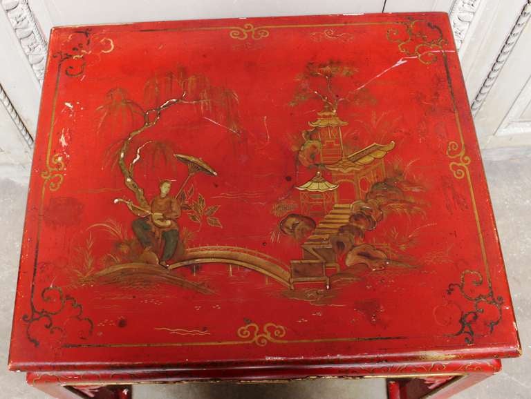 Milieu du XXe siècle Table chinoiserie française laquée rouge