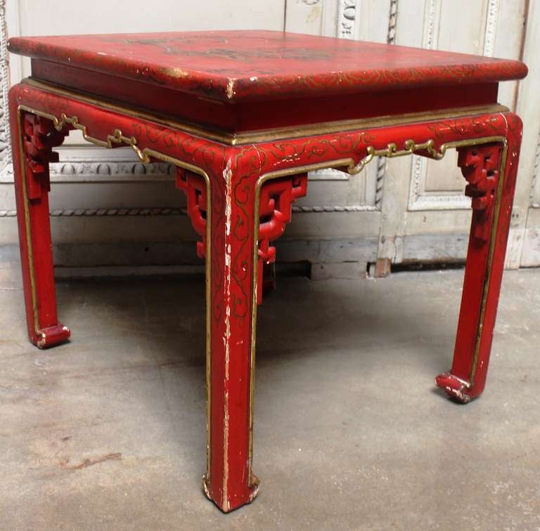Français Table chinoiserie française laquée rouge