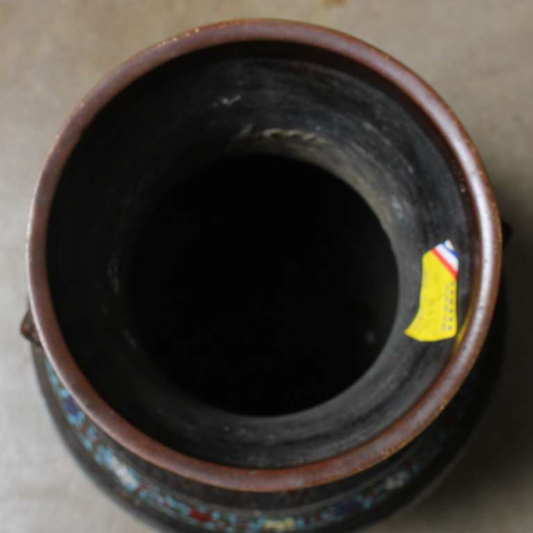 Paire de grands vases japonais champlevés du XIXe siècle à motifs chinois 3
