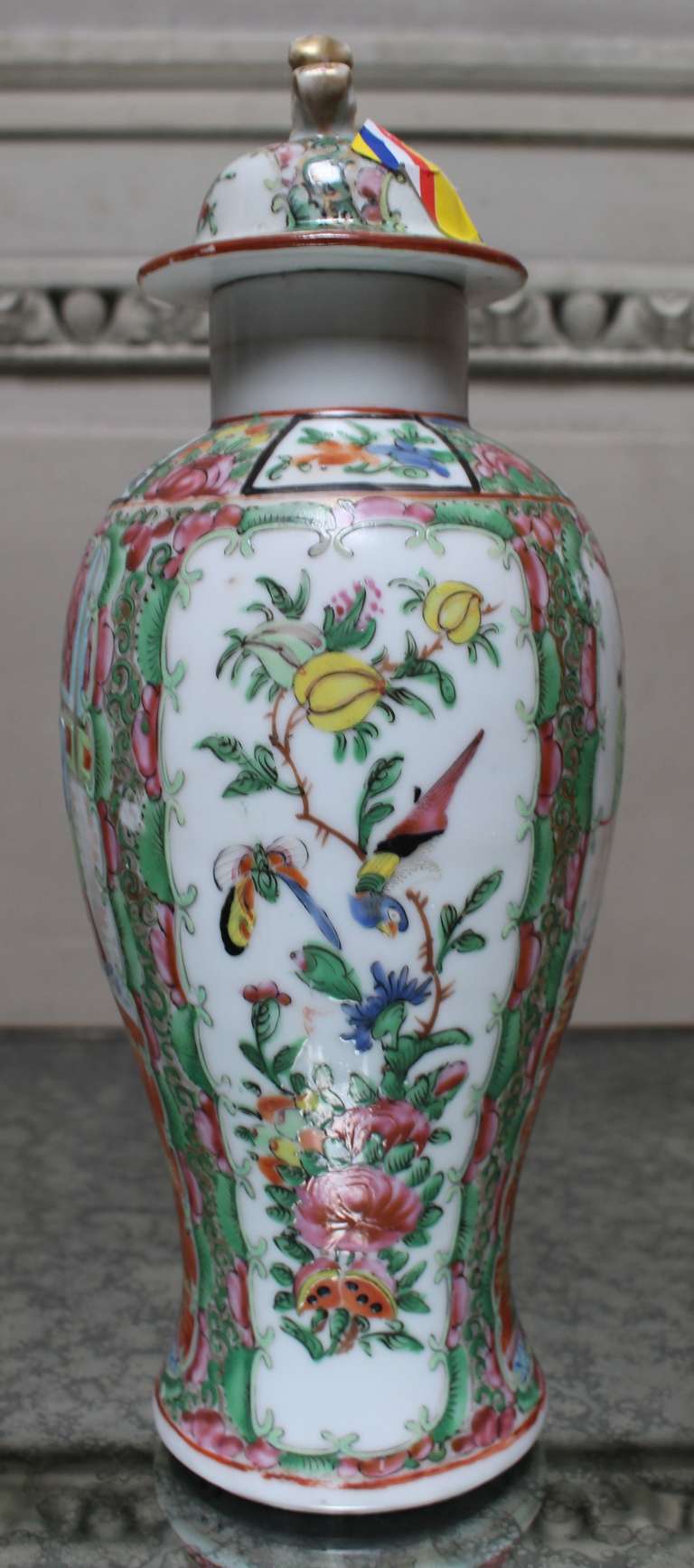 Pair of Chinese Porcelain Rose Mandarin Jars with Lids In Good Condition In Dallas, TX