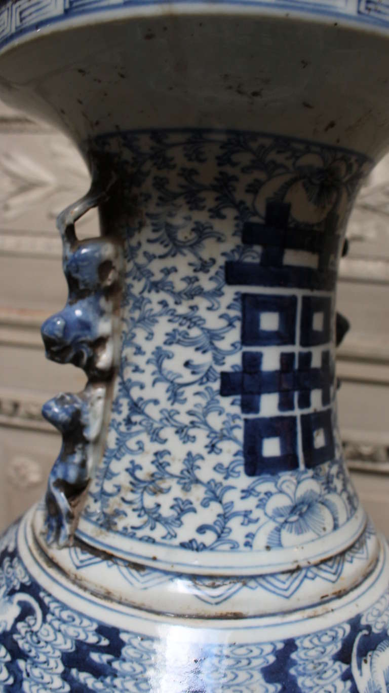 A Blue and White Chinese Porcelain Vase with Double Happiness Symbol In Good Condition In Dallas, TX