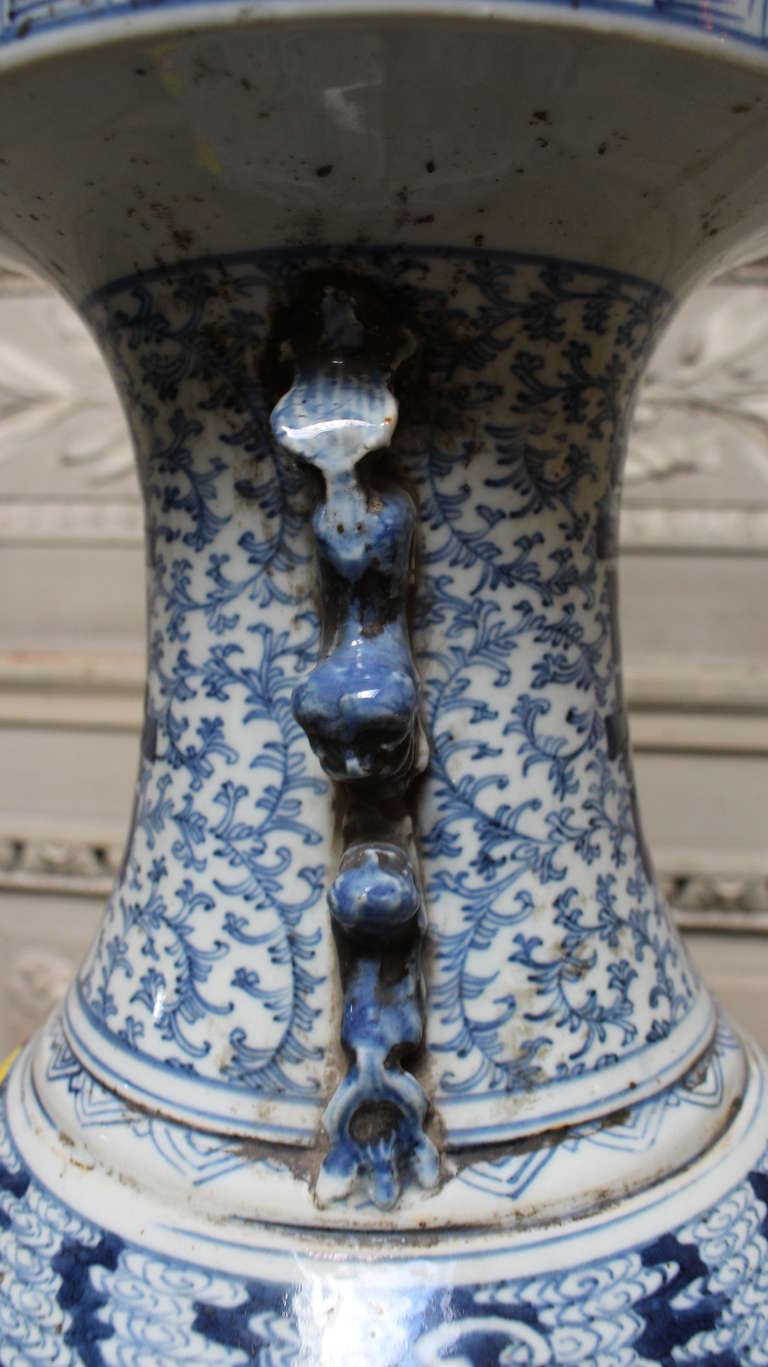 A Blue and White Chinese Porcelain Vase with Double Happiness Symbol 1