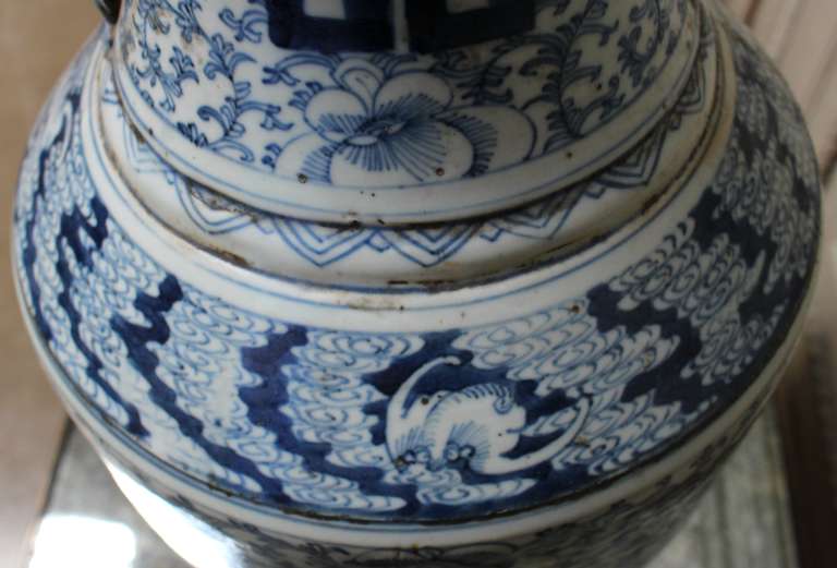A Blue and White Chinese Porcelain Vase with Double Happiness Symbol 2
