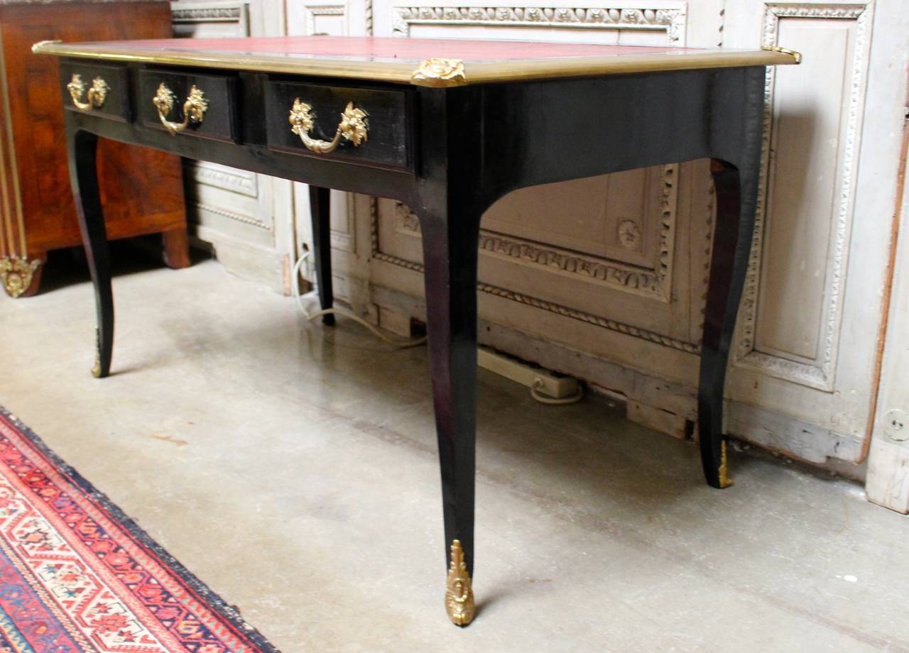 French Louis XV Style Black Lacquered Desk with Red Tooled Leather Top In Good Condition For Sale In Dallas, TX