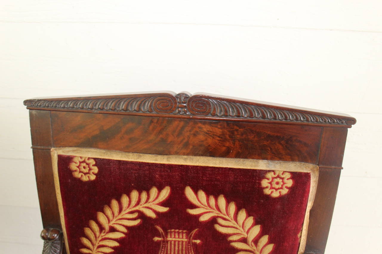 Acajou Ensemble de quatre fauteuils en acajou de style Empire français du XIXe siècle en vente