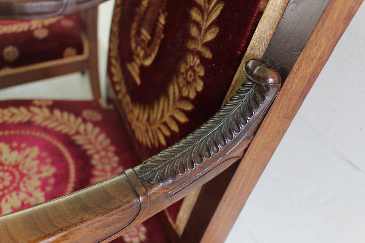 Ensemble de quatre fauteuils en acajou de style Empire français du XIXe siècle en vente 1