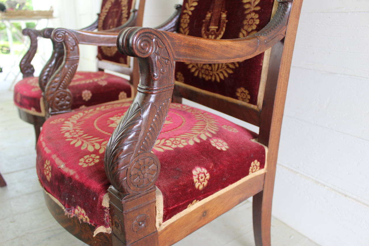 Ensemble de quatre fauteuils en acajou de style Empire français du XIXe siècle en vente 2