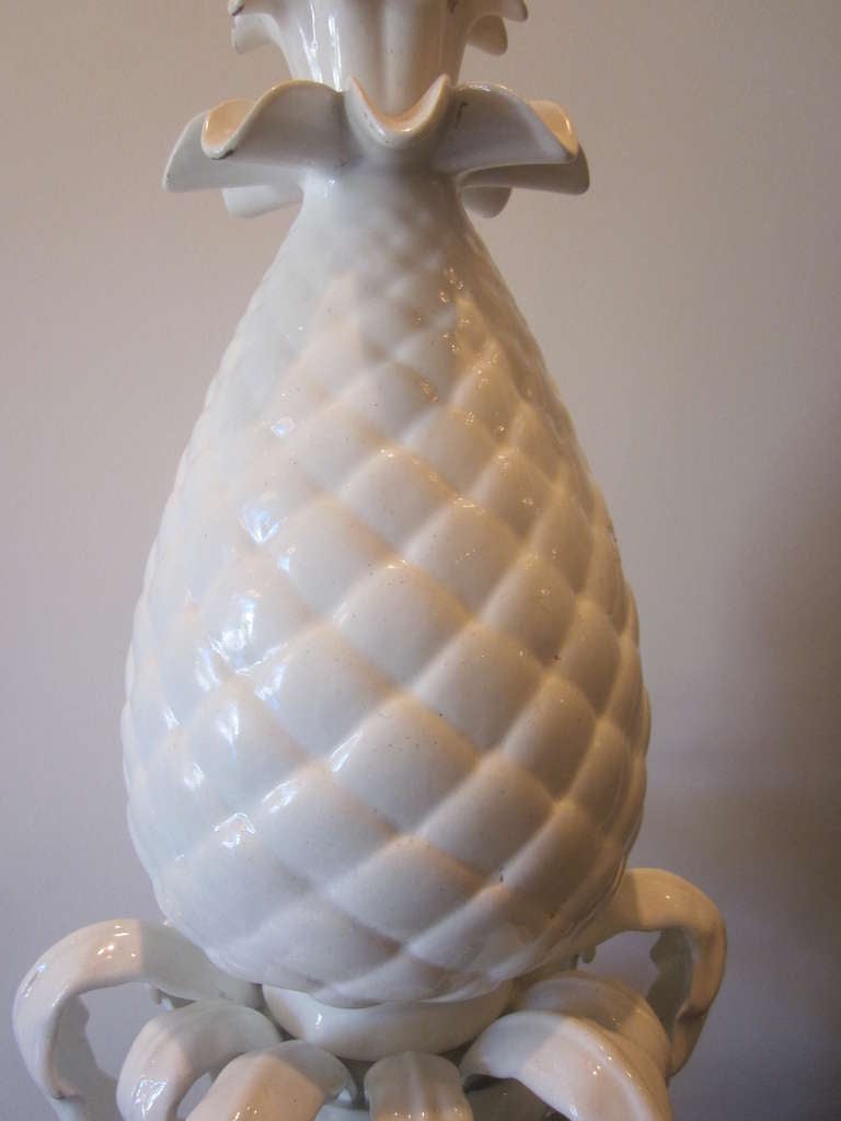 Spanish White Glazed Pineapple Table Lamp In Good Condition In Dallas, TX