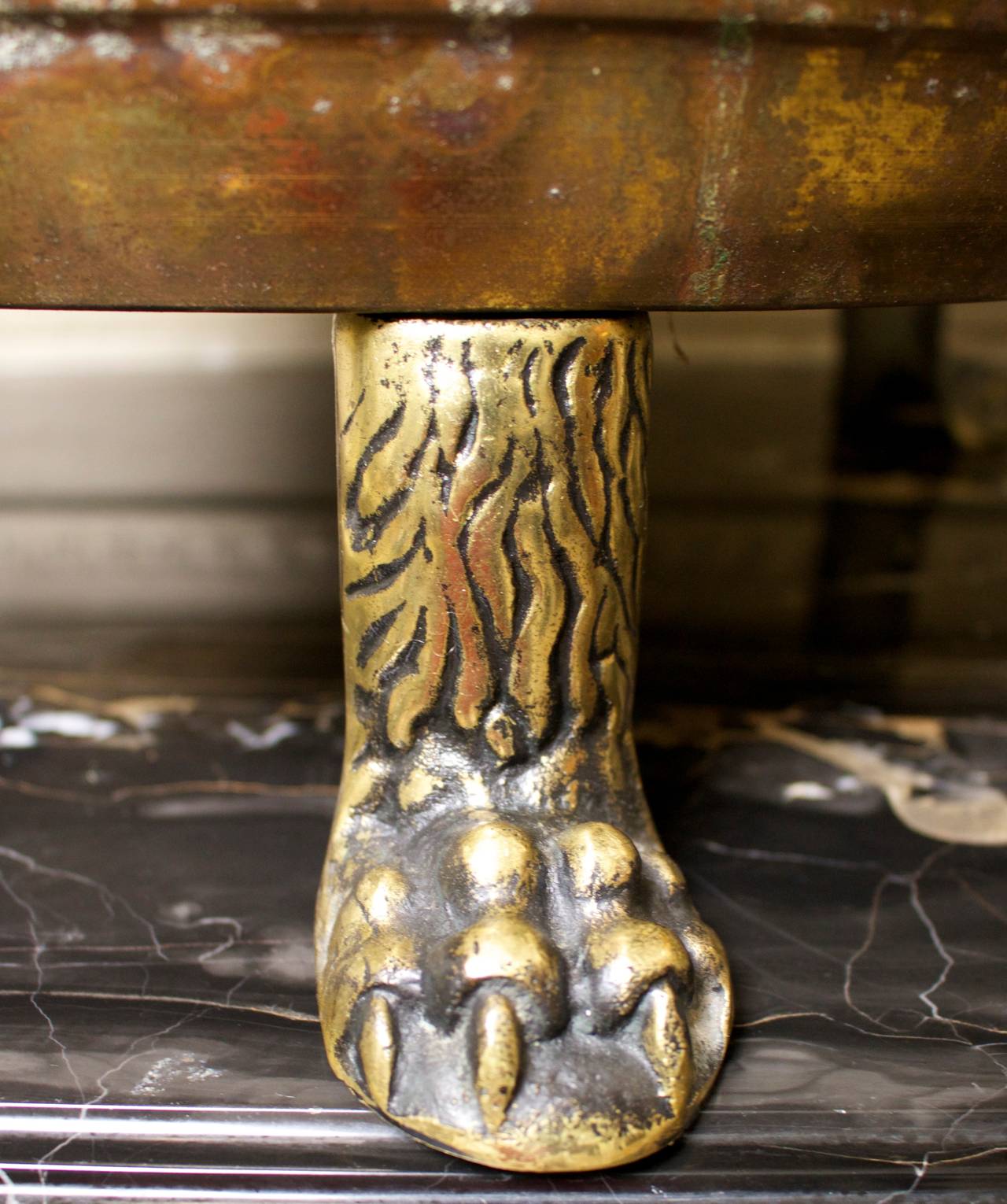 Pair of 19th Century English Brass Planters with Lion Handles In Good Condition In Dallas, TX