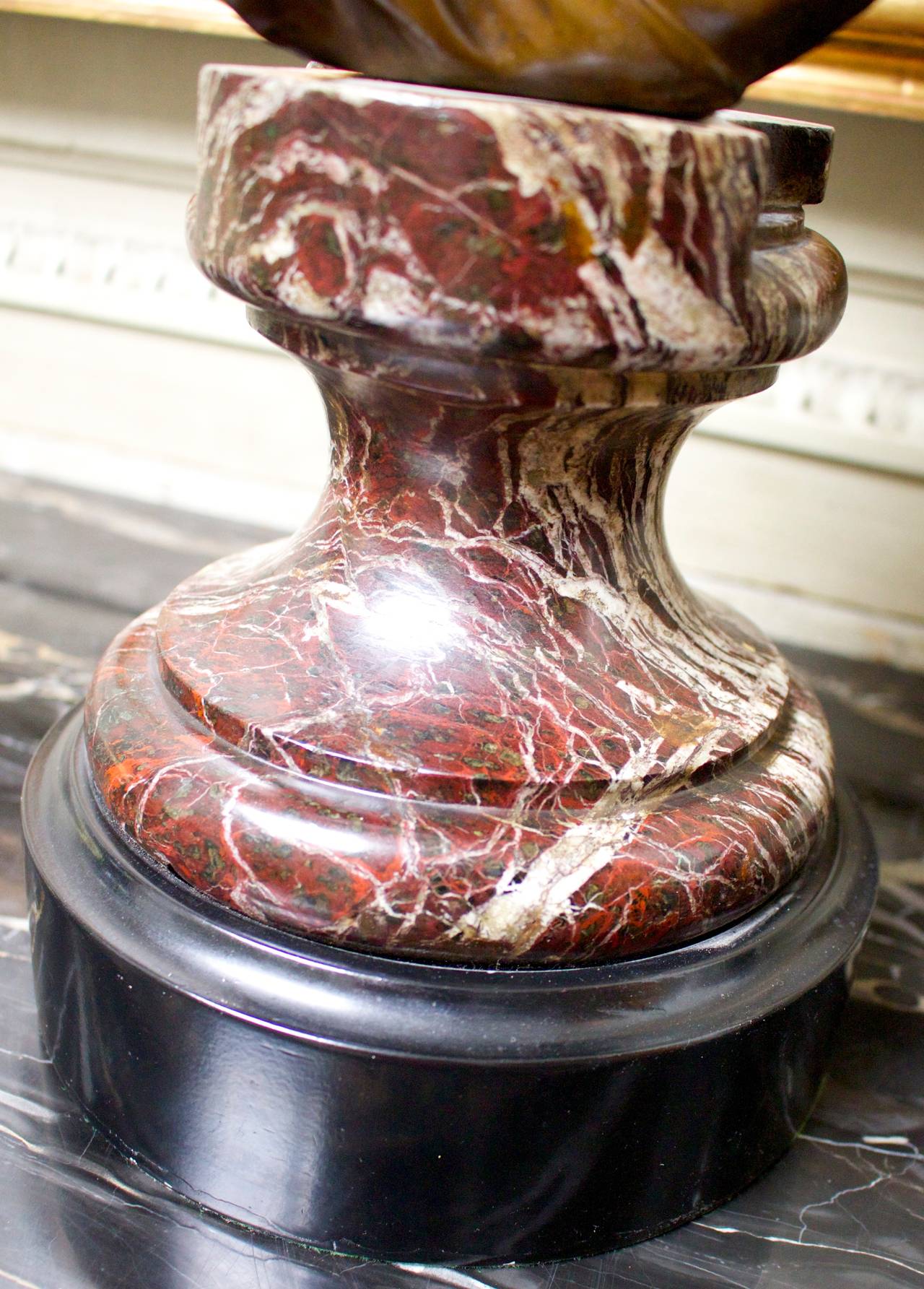 XX secolo Busto italiano in bronzo di donna in stile classico su base in marmo in vendita