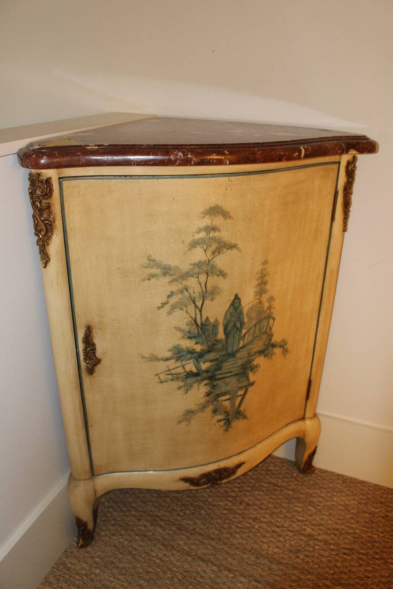 Louis XV Style Corner Cabinet with a Painted Finish and Marble Top In Good Condition In Dallas, TX