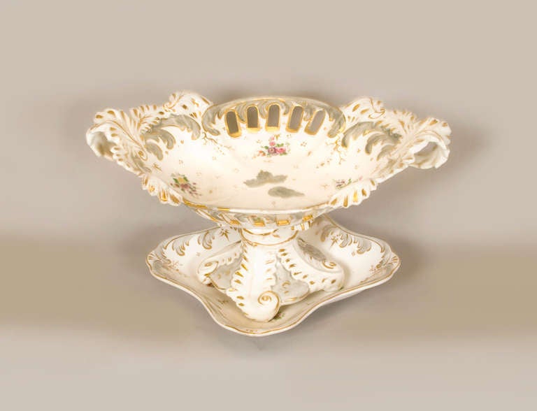 Early 19th Century Rockingham Porcelain Dessert Service, circa 1835 In Good Condition In San Francisco, CA