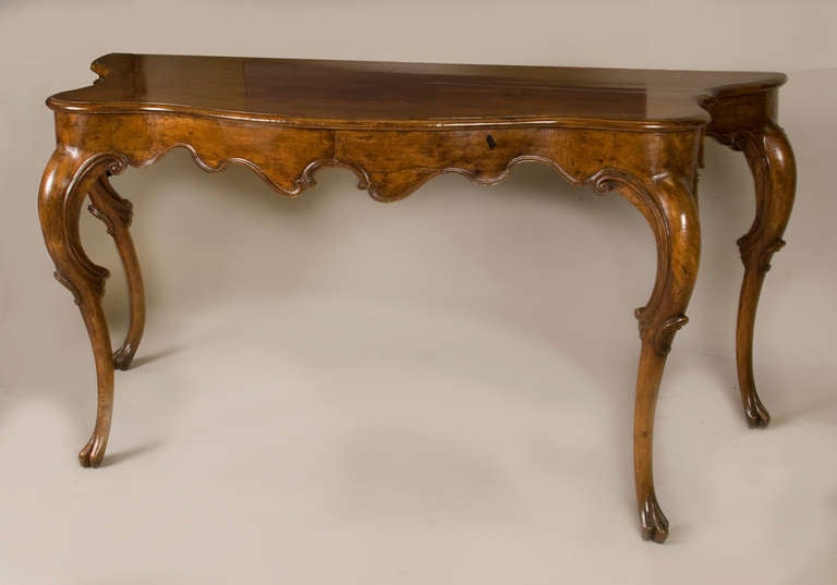 Mid-18th century walnut console from the Emilia.
