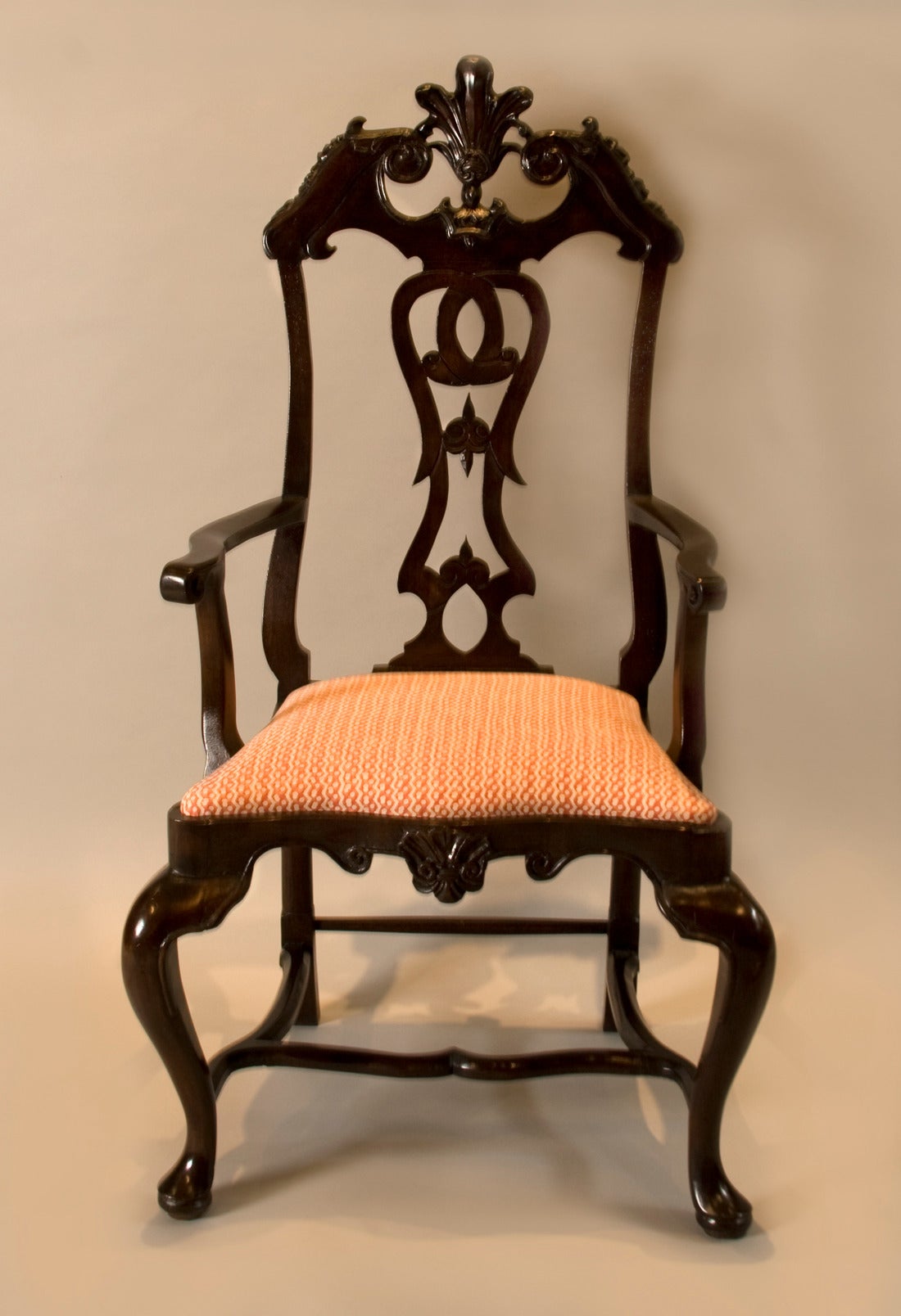 Sculpté à la main Ensemble de six chaises de salle à manger rococo portugaises du 18ème siècle, bois de jacaranda, Fortuny F. en vente