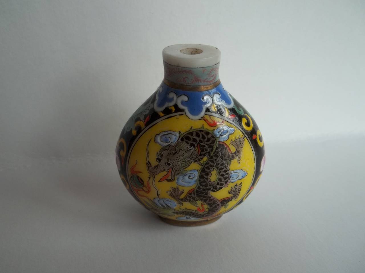 19th Century, CHINESE Snuff Bottle, Hand Enamelled On Glass, QING Dynasty In Excellent Condition In Lincoln, Lincolnshire