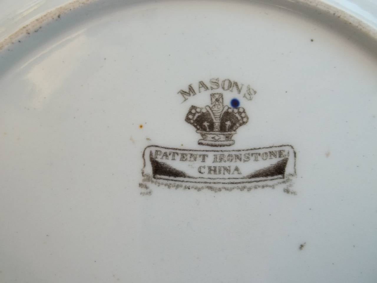 PAIR of Mason's Ironstone Dinner Plates Chinese Antiquities Pattern, Circa 1840 In Excellent Condition In Lincoln, Lincolnshire