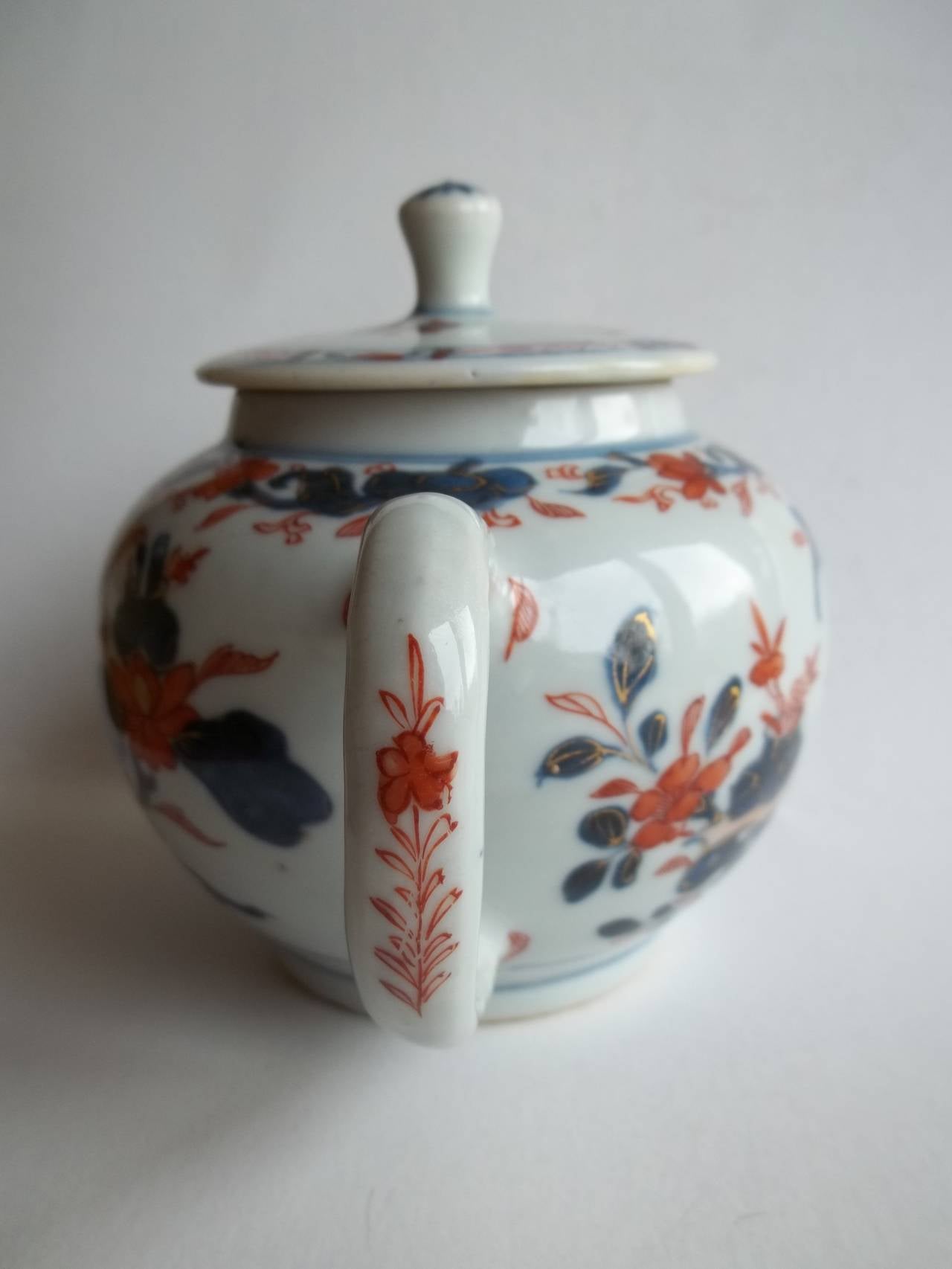 18th Century Qing, KANGXI Period, Chinese porcelain TEAPOT, Imari Export, Hand Painted, C 1710