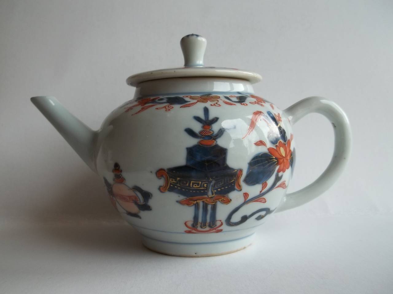 Hand-Painted Qing, KANGXI Period, Chinese porcelain TEAPOT, Imari Export, Hand Painted, C 1710