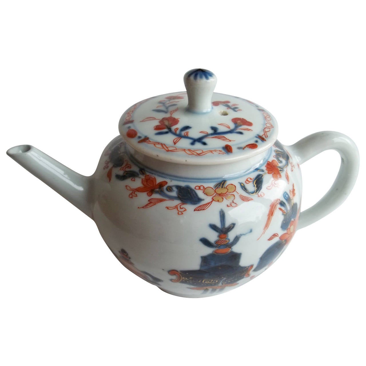 This is a very good early Chinese Teapot and matching cover from the Qing Dynasty, Kangxi emperor ( 1662 to 1722).

The teapot has a globular form on a short foot-rim, with a curved 