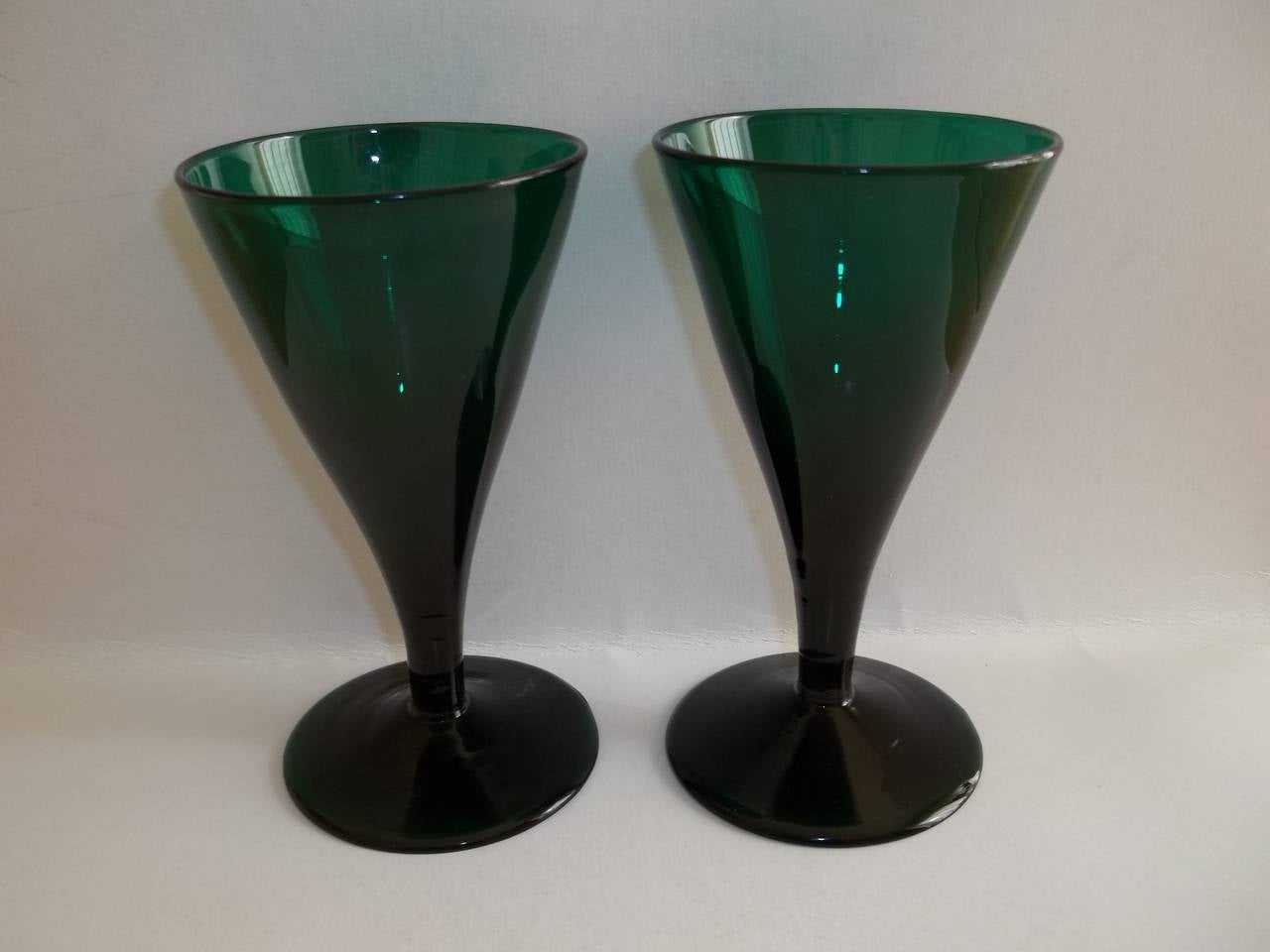 Georgian Pair of Wine Glasses Bristol Green Hand-Blown Trumpet Bowl, circa 1790