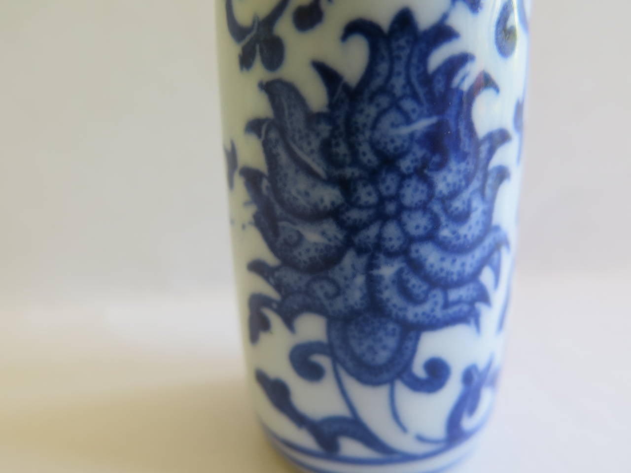 Chinese SNUFF BOTTLE, Blue and White, Porcelain, Qing-Qianlong mark, C.1930 In Excellent Condition In Lincoln, Lincolnshire