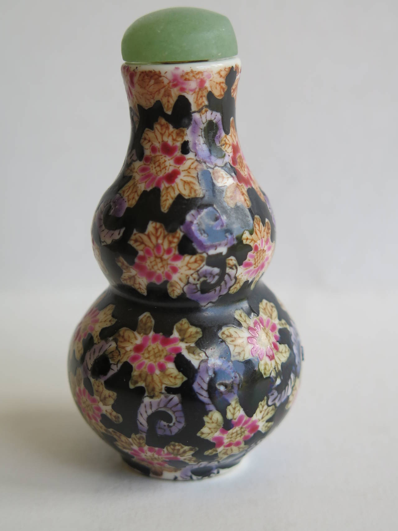 Qing Chinese Snuff Bottle, Porcelain, Hand-Painted, Jade Top, Early 20th Century