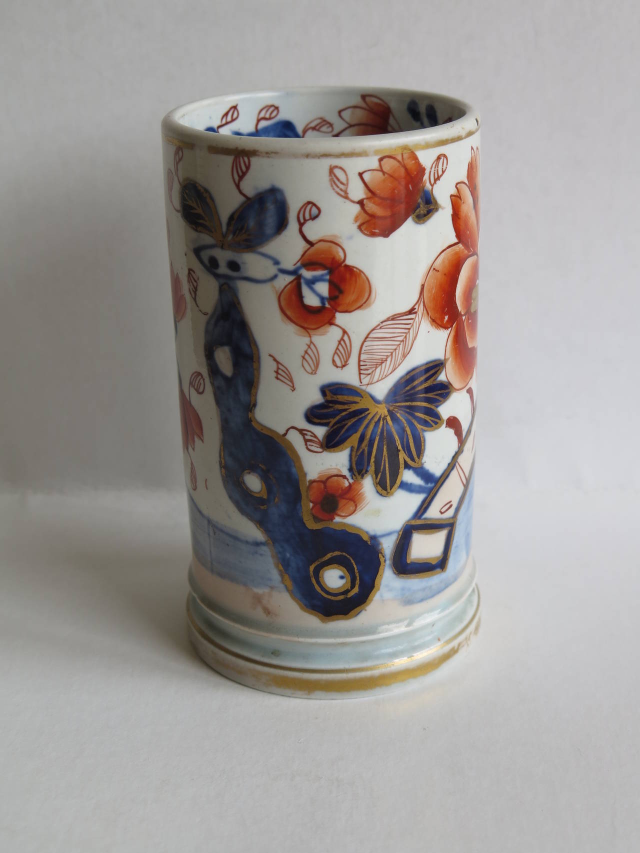 This is a RARE Ironstone SPILL VASE made by Mason's, Lane Delph, Staffordshire Potteries, England.

The vase is boldly decorated in the 