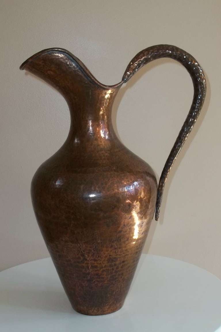 Excellent LARGE Beaten (Planished) COPPER  EWER, with flared spout and large loop handle.

ATTRIBUTED to;
EGIDIO CASAGRANDE, an Italian maker
Circa 1925