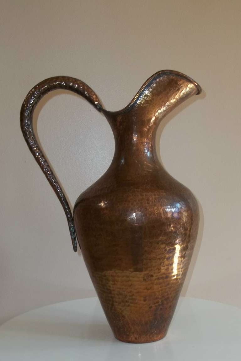 Large EGIDIO CASAGRANDE COPPER EWER in the Arts and Crafts style ca. 1925 In Good Condition In Lincoln, Lincolnshire